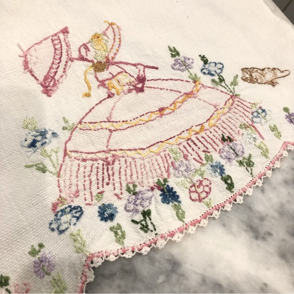 Hand stitched decorative towel - Picture 7 of 9